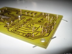 Einige Durchkontaktierungen löten