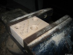 Holzblock fest gespannt