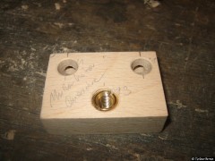 Die Mutter gerade eingeschraubt