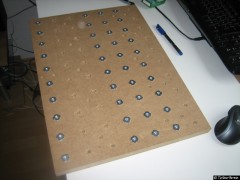 Leider musste nach gebessert werden, einige Einschlagmuttern mussten versenkt werden.