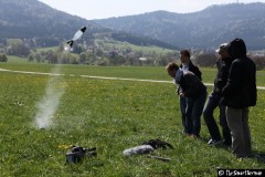 Die Rakte ist in der Luft, und alle schauen auf den Boden ;)