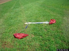 Rakete mit Fallschirm