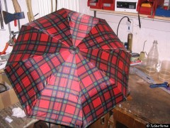 Aufgespannter Regenschirm