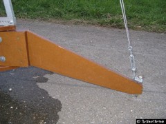 Die Verspannung am Fuß eingehängt