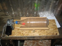 Flaschenhalter mit Flasche