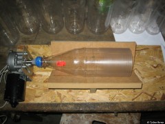 Flasche geschliffen und den Boden entfernt