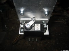 Auslöse Servo mit Gestänge